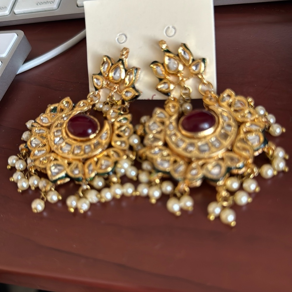 Nice kundan earrings with red stone in the middle. It’s gorgeous.